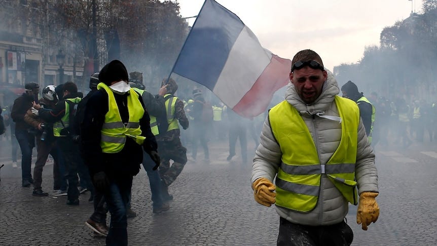 France's 'yellow vest' protests end another weekend of rioting with 1,200  people in custody - ABC News