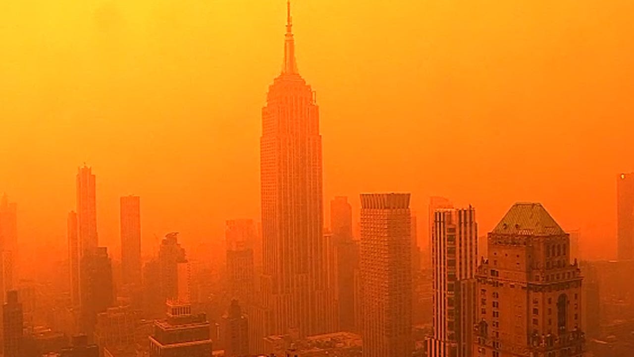 Air quality alert updates: New York City skyline turns orange due to smoke  from Canada wildfires - ABC7 Los Angeles