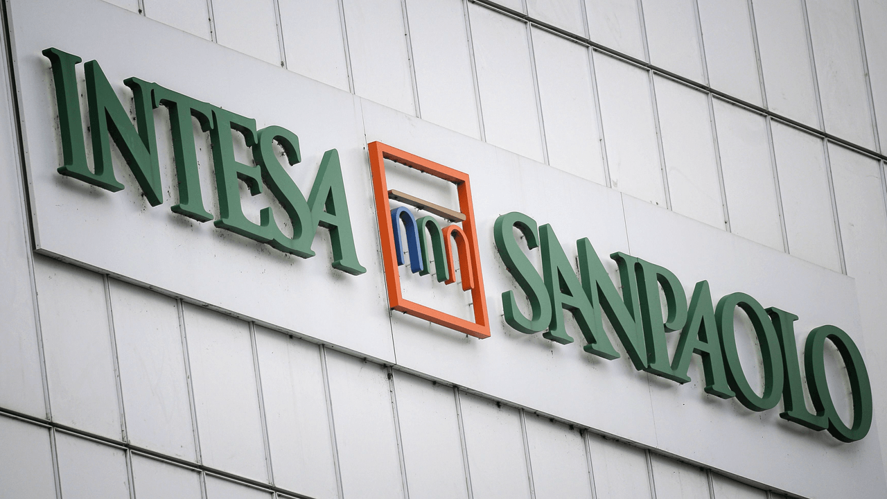 Intesa Sanpaolo: O maior banco da Itália faz história com liquidação em Bitcoin