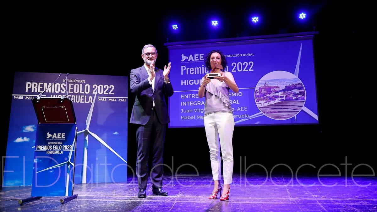Higueruela recibe un importante reconocimiento por su apuesta por la  energía eólica - El Digital de Albacete