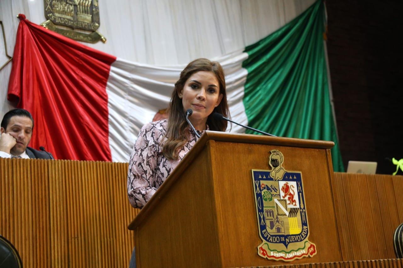 Karina Barrón Perales speaking at a podium