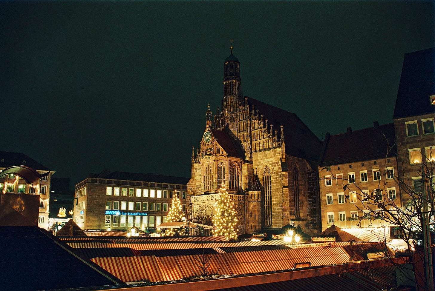 File:Christkindlesmarkt Nuernberg.jpg - Wikimedia Commons