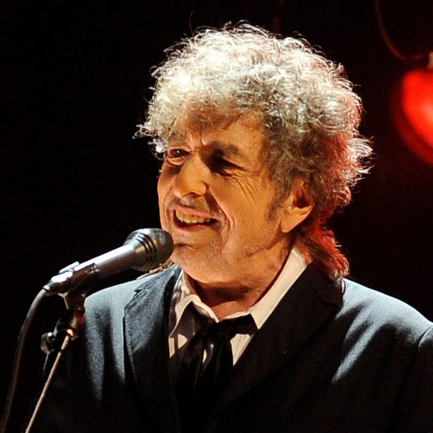 Bob Dylan stuns Farm Aid, plays surprise set with the Heartbreakers