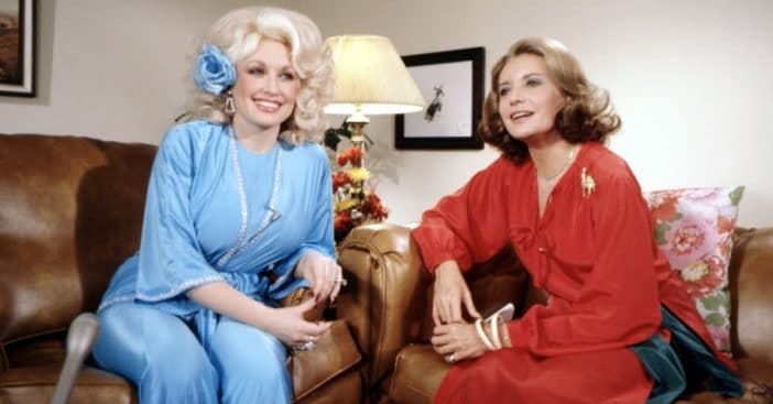 Dolly Parton Gives Perfect Response To Barbara Walters' 1977 Comments ...