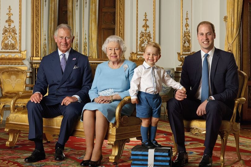 Buckingham Palace tour: Royal rooms and secret doors