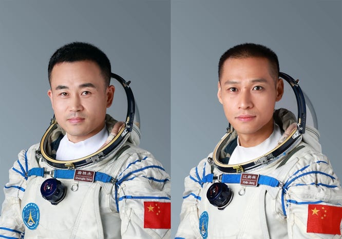 Official photos of Tang Shengjie (left), and Jiang Xinlin (right) for the Shenzhou 17 mission. ©China Manned Space Agency