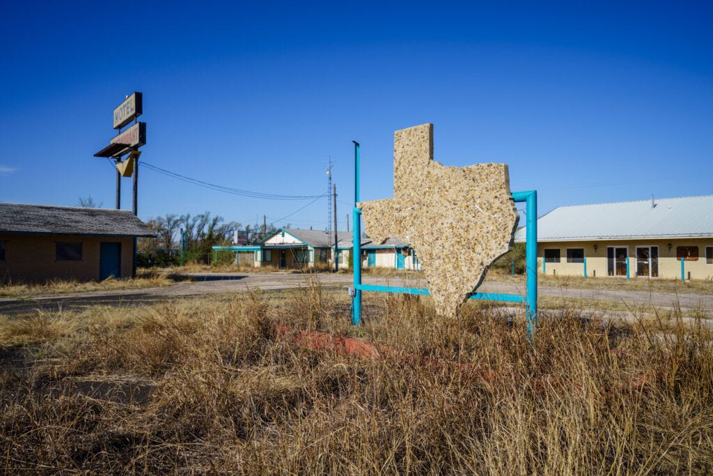 abandoned dixie motel in mclean texas
