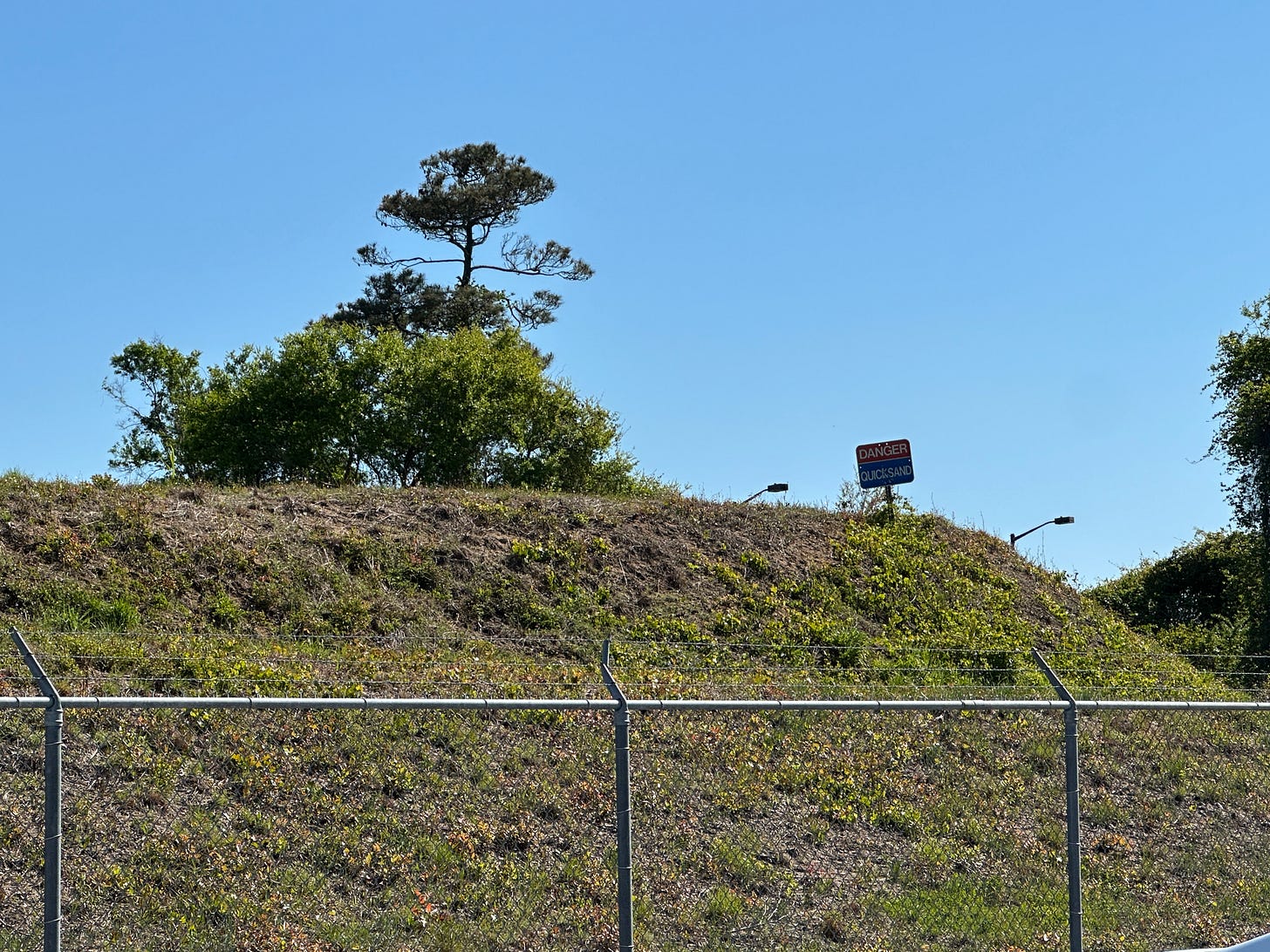Wider shot of quicksand sign