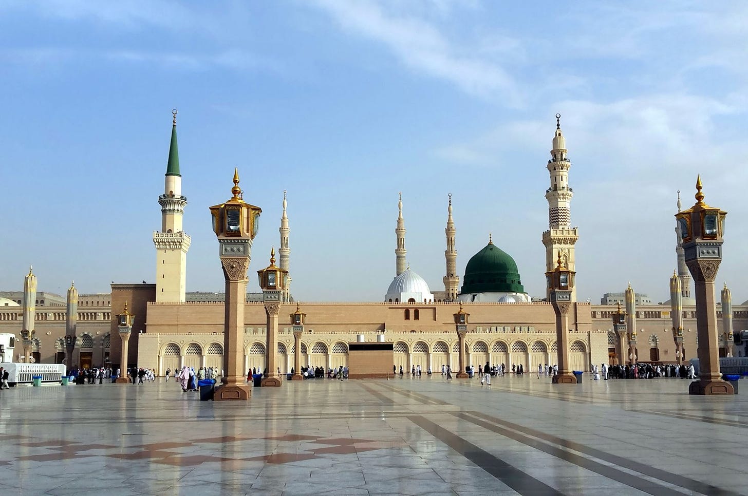 Who does the single grave in the tomb of Prophet Muhammad belong to? |  Column