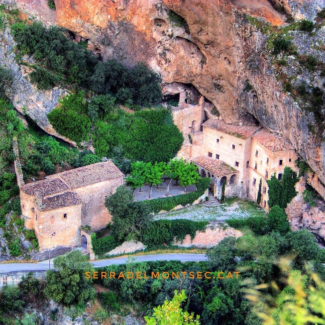 Santuari del Salgar vist des del Castell de Malagastre, situat al capdamunt del Turó d’Antona, al bell mig del meandre que el riu Segre dibuixa engorjat en aquesta zona. Montsec de Rúbies o de Meià. La Noguera, Lleida, Catalunya. Santuari del Salgar vist des del Castell de Malagastre, situat al capdamunt del Turó d’Antona, al bell mig del meandre que el riu Segre dibuixa engorjat en aquesta zona. Montsec de Rúbies o de Meià. La Noguera, Lleida, Catalunya.