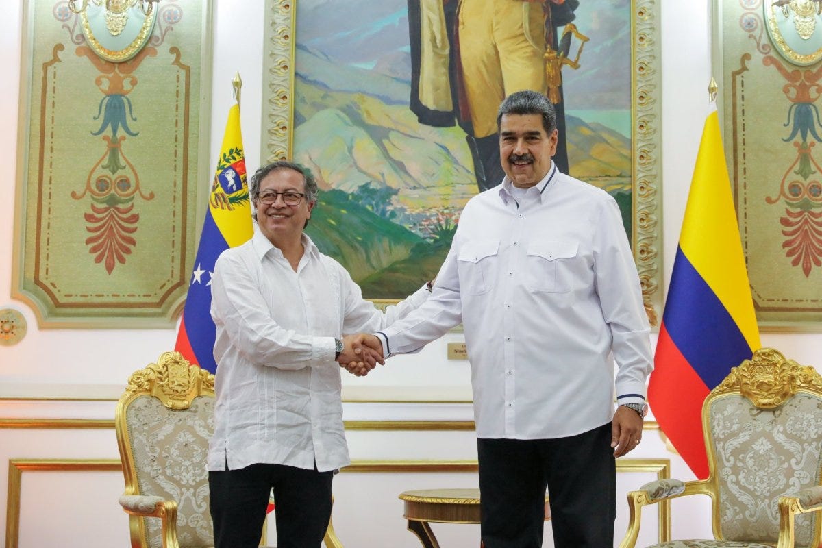 Petro ya cuenta con la propuesta de “paz política” que presentará a Maduro, según el País