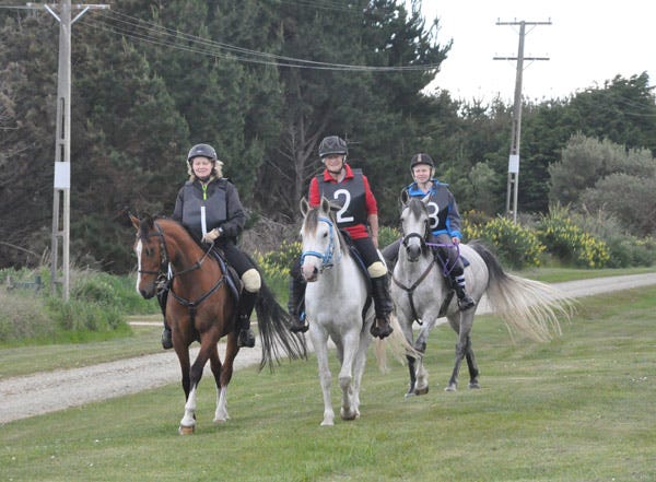 Kassanova, Raffeah, and Naseebah coming in from their second loop.