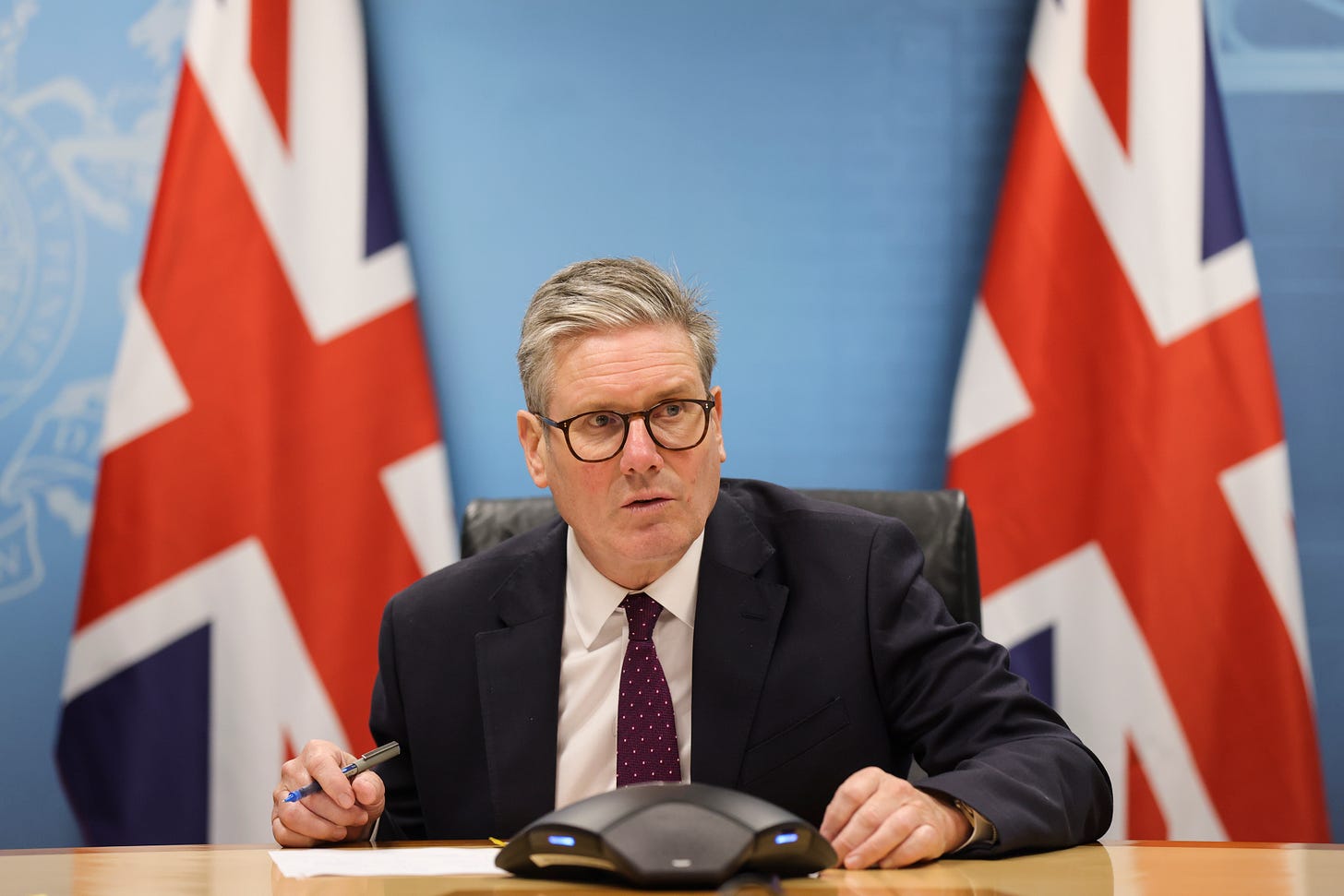 https://commons.m.wikimedia.org/wiki/File:Prime_Minister_Keir_Starmer_calls_Benjamin_Netanyahu_%2854036200300%29.jpg