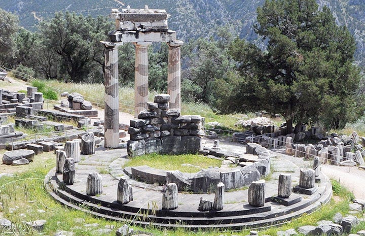 Delphic Oracle and priestess Pythia | Short history website
