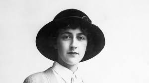 Mystérieuse Agatha Christie : épisode • 1/4 du podcast Agatha Christie dans  la bibliothèque