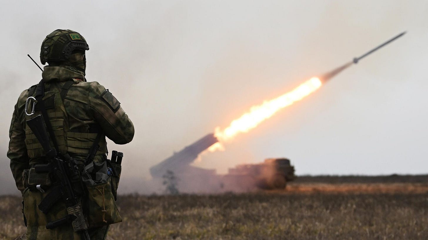 Russian servicemen fire a BM-27 Uragan (Hurricane) multiple rocket launcher towards Ukrainian positions - Sputnik International, 1920, 12.01.2025