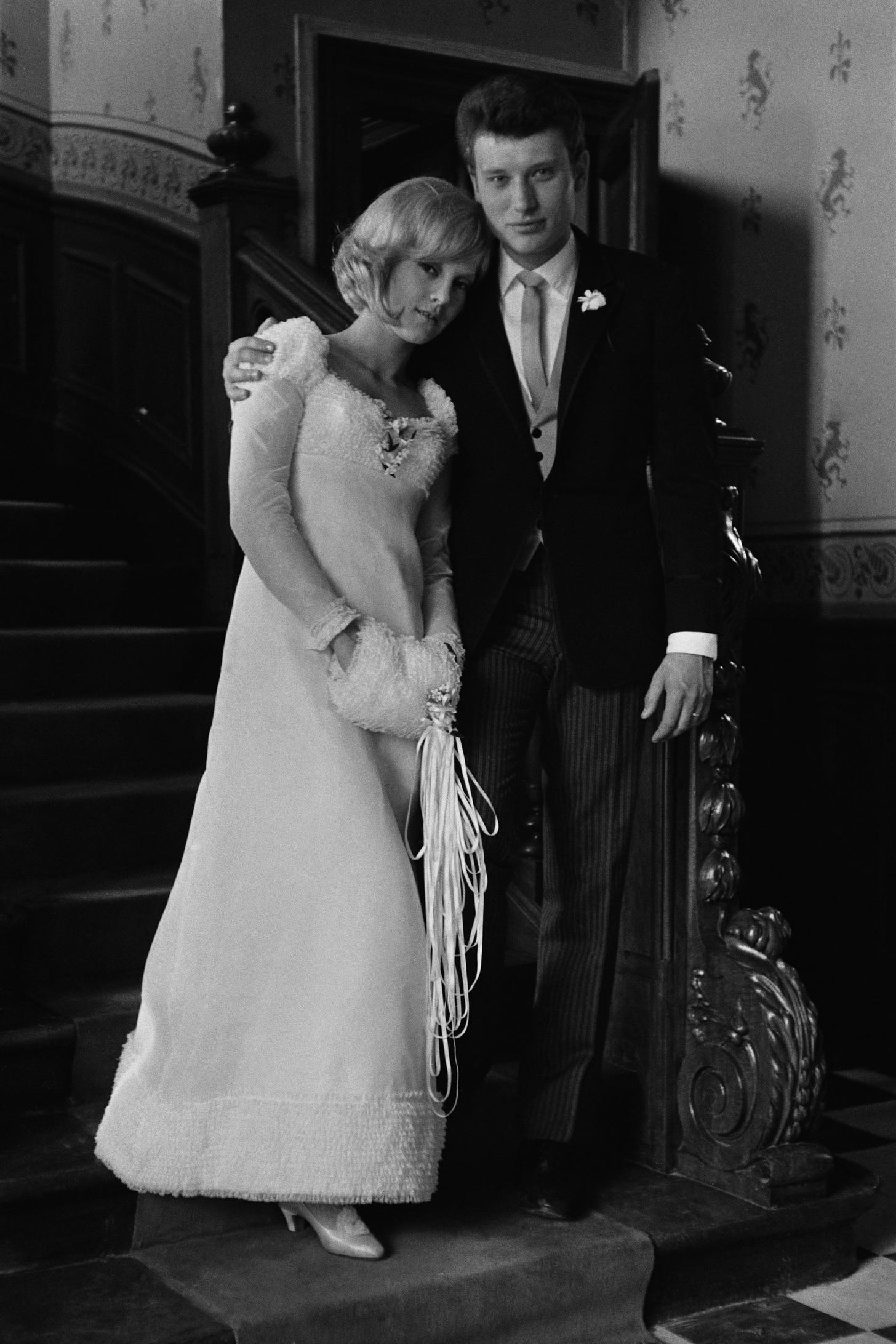 The story behind Sylvie Vartan's dress for her wedding to Johnny Hallyday |  Vogue France