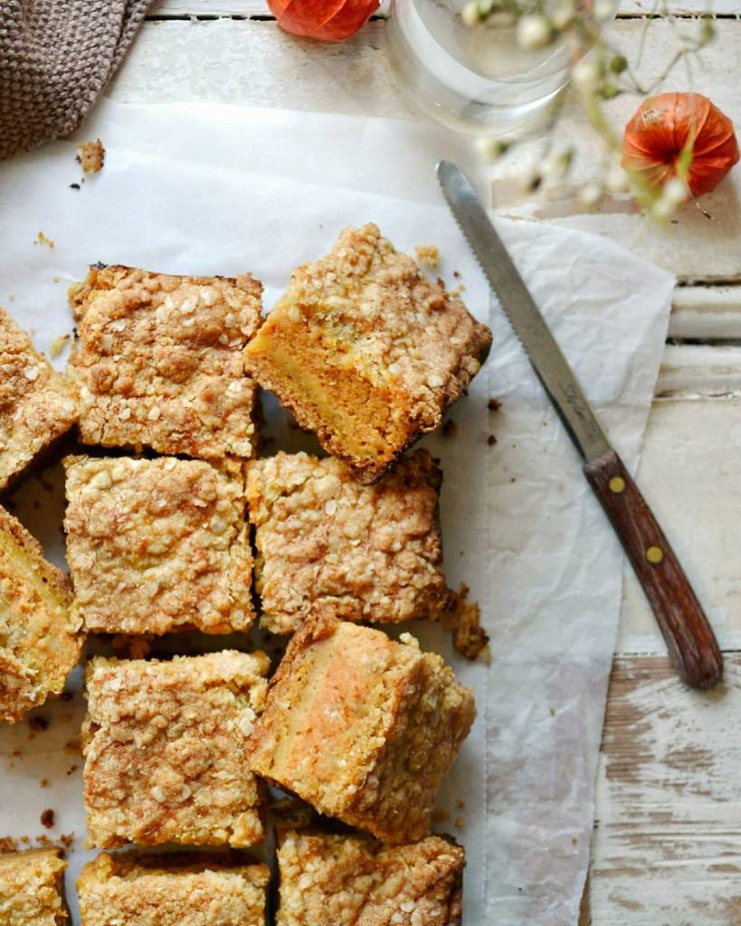 pumpkin pie crumble bars