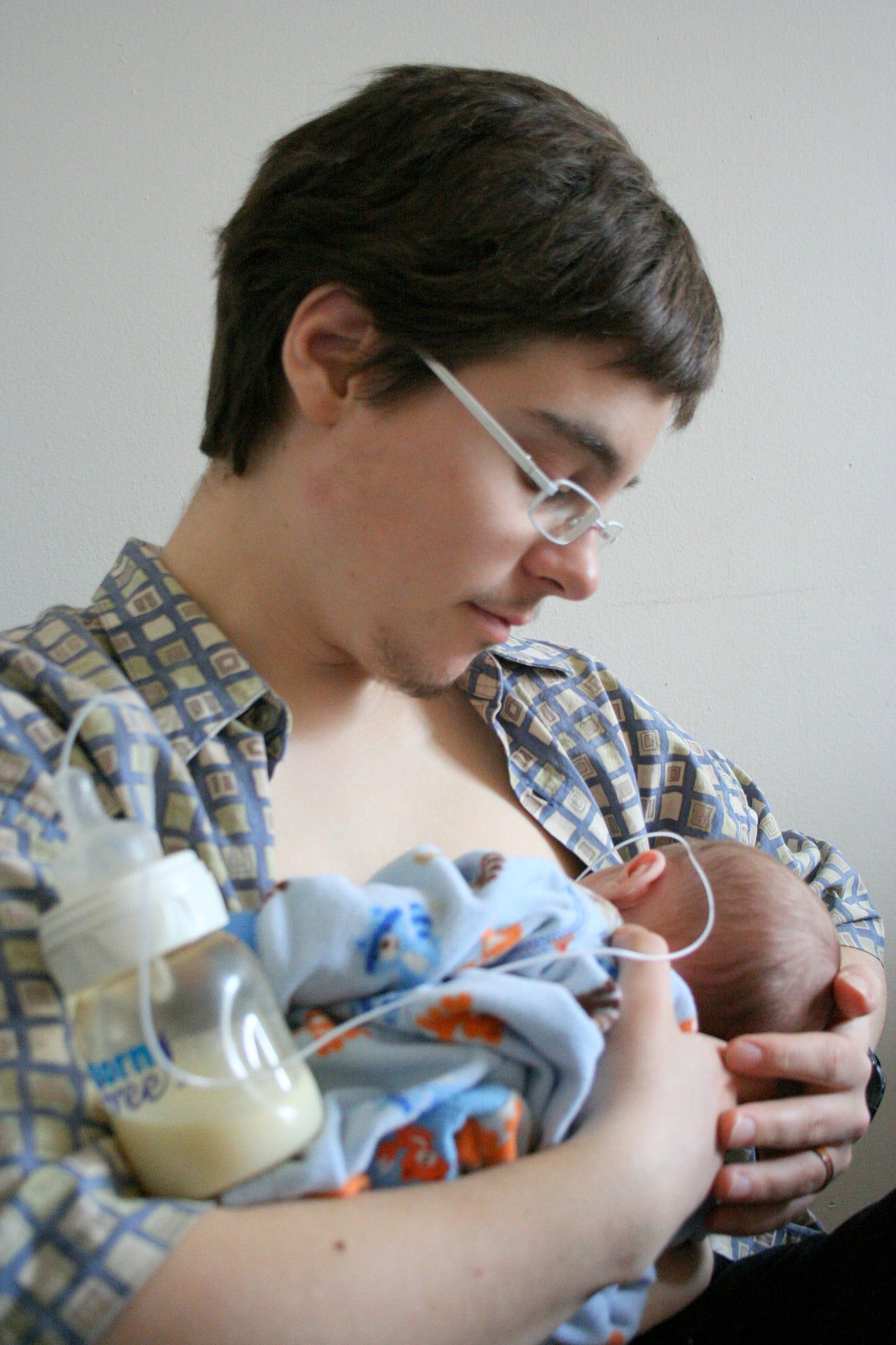 Transgender parents and chest/breastfeeding • KellyMom.com