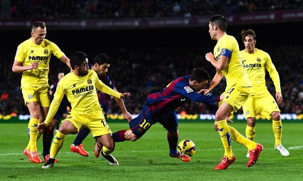 barcelona lionel messi steal soccer ball from villarreal la liga 2015 images