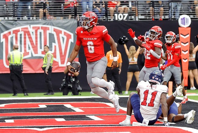 Game day: UNLV shrugs off QB controversy to land 59-14 win over Fresno  State - Las Vegas Sun News
