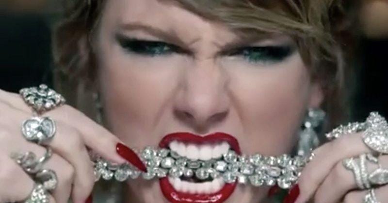 taylor swift mtv video biting necklace