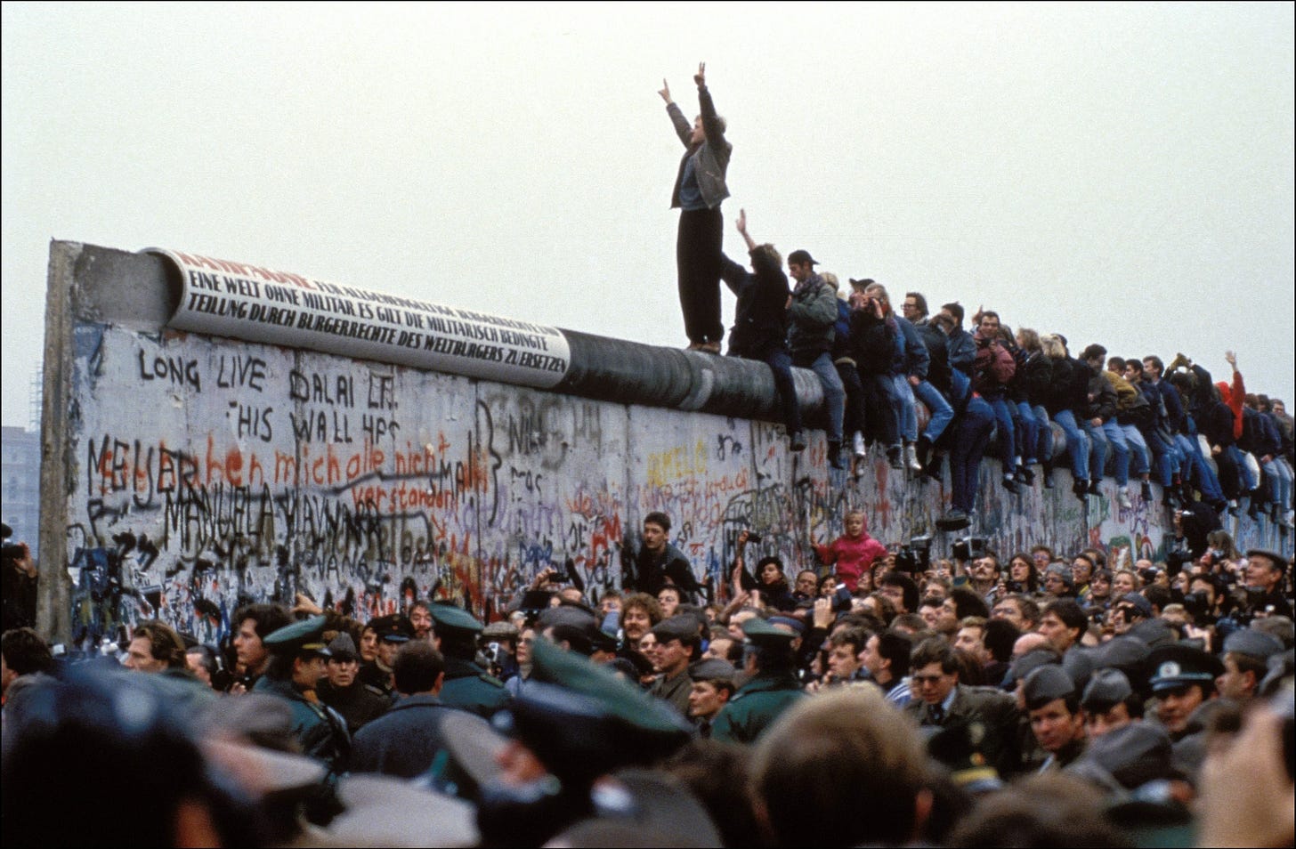 See the Berlin Wall fall 30 years ago | CNN