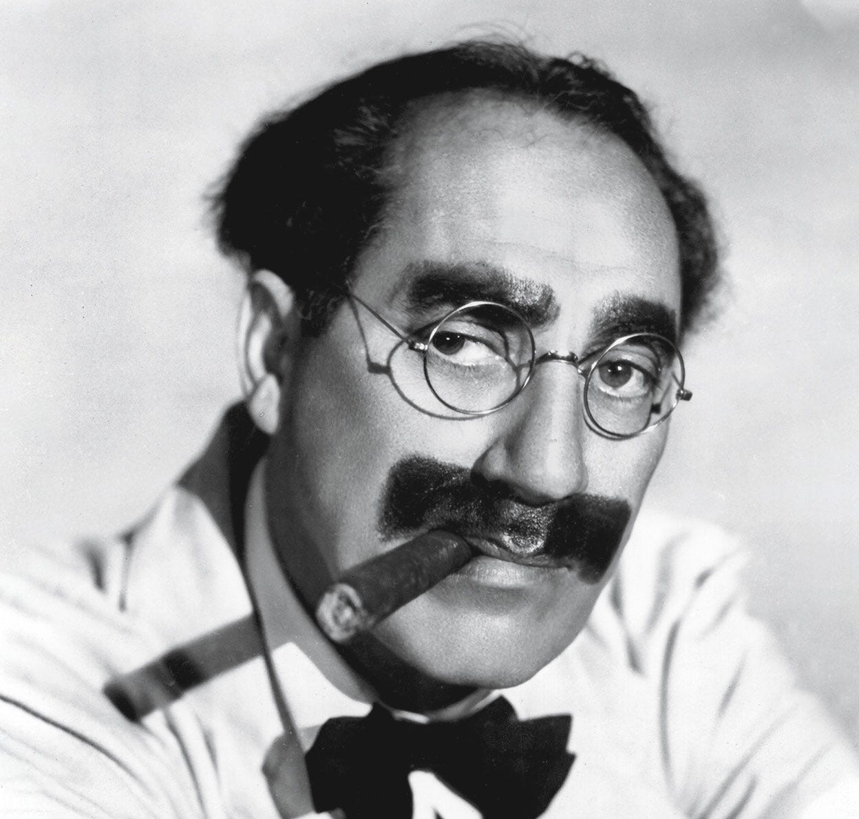 Groucho Marx: la vida del hombre que hizo del insulto un ...