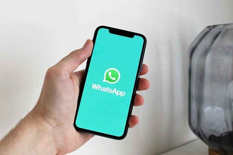 Pagamento com Pix e anúncios segmentados: WhatsApp anuncia ferramentas com  IA para empresas - ISTOÉ DINHEIRO