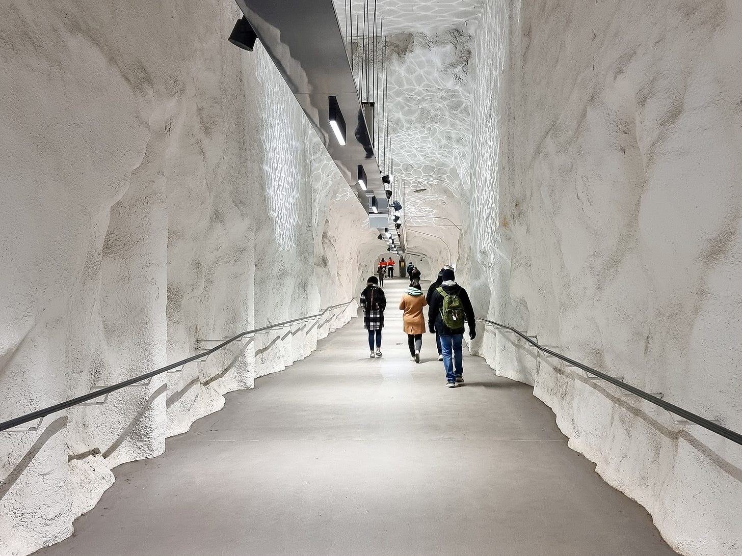 File:Pedestrian tunnel 'Opintoputki' at University of Helsinki metro  station in Finland, 2022.jpg - Wikimedia Commons