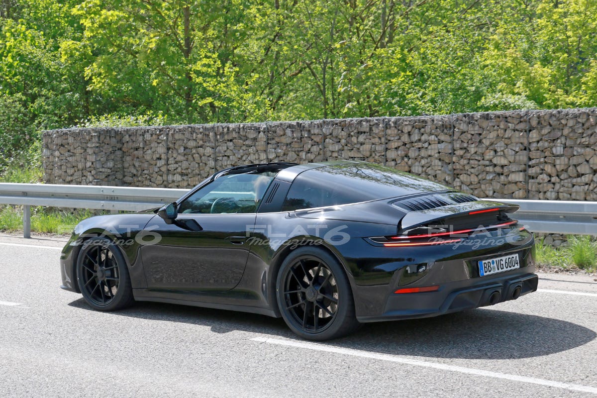 Porsche 992 2 gts targa flat 6 mag