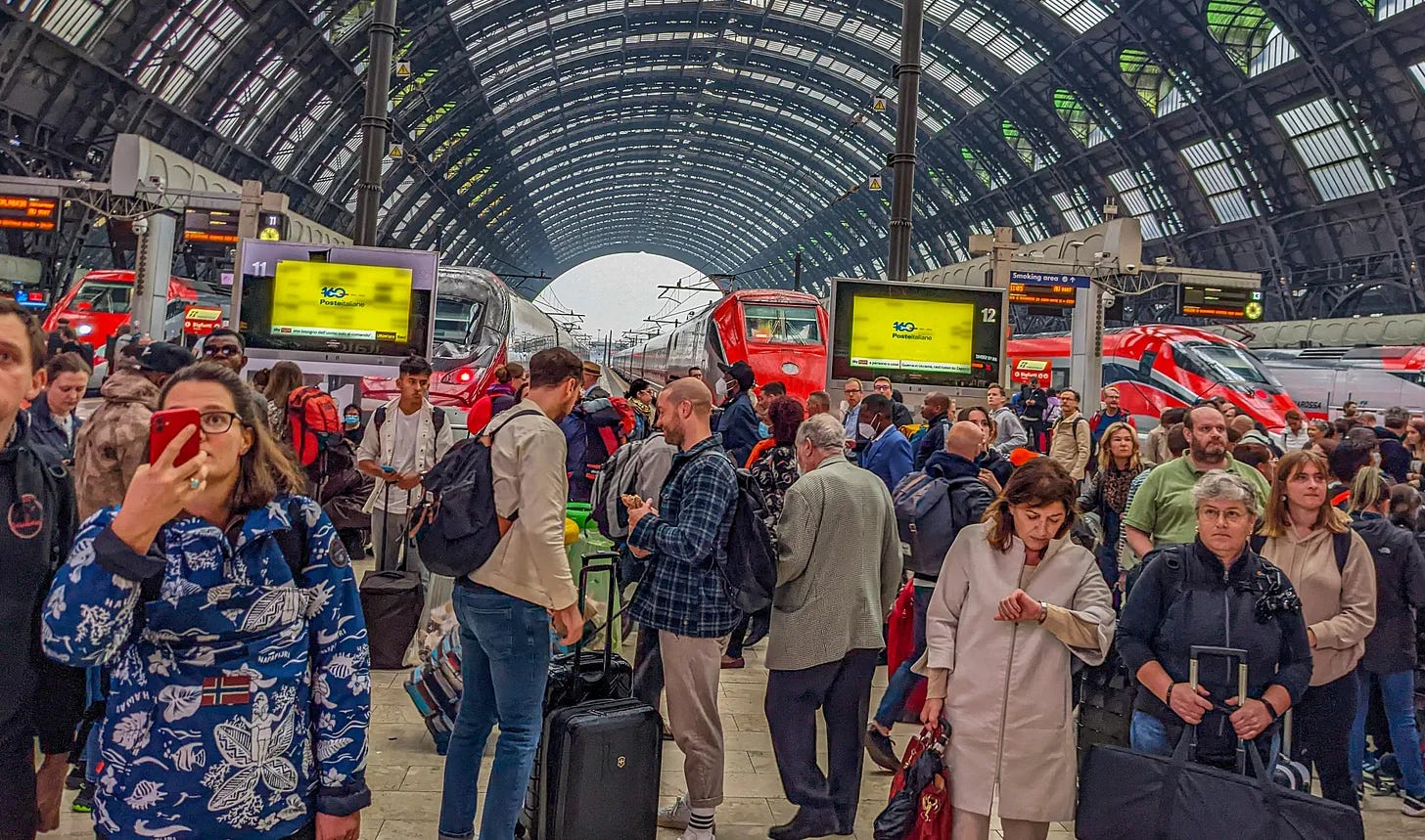Milano train station packed with tourists