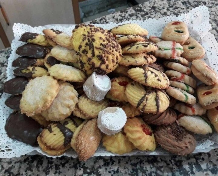 Jon Marín Emerson on Twitter: "Cultura venezolana era tu mamá parándose en  la panadería a comprar una bandeja de pasta seca antes de ir a una reunión  para no llegar "con las
