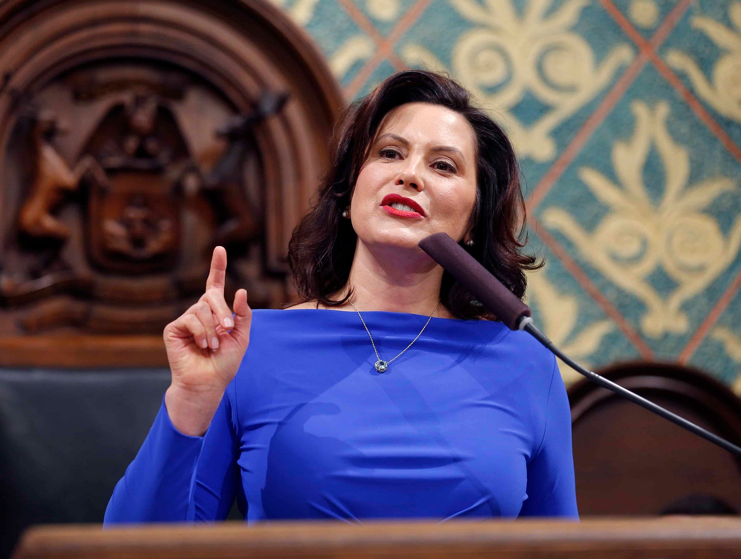 Michigan governor blasts TV story about her appearance | 95.3 MNC
