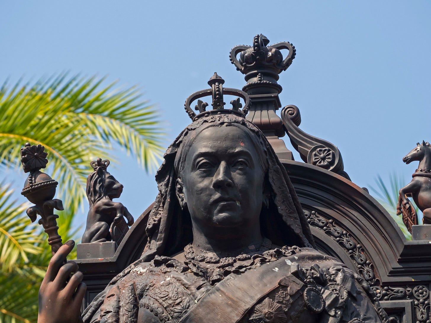 https://www.thestandard.com.hk/section-news/section/11/175706/Historic-statue-loses-true-color-after-%27chocolate%27-paint-job