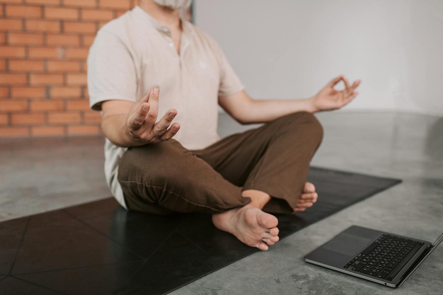 https://www.pexels.com/photo/person-doing-yoga-in-front-of-a-laptop-8939849/
