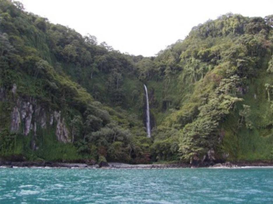 A waterfall at Wafer Bay, Cocos Island (CC BY-SA 2.0). August Gissler was convinced treasure lay buried at the largest Cocos Island Waterfall
