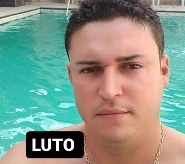 May be an image of 1 person, pool and text that says 'LUTO'