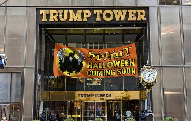 The newest Spirit Halloween in NYC is gonna be DOPE! : r/pics