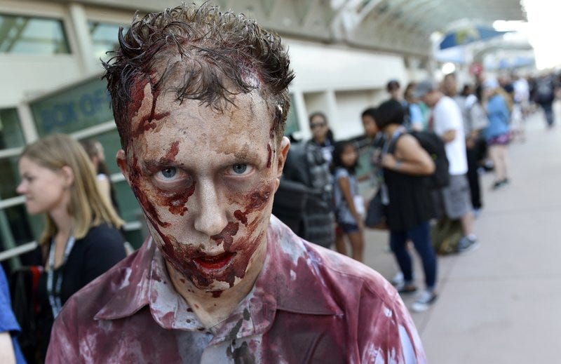 walking dead zombie at comic con 2018