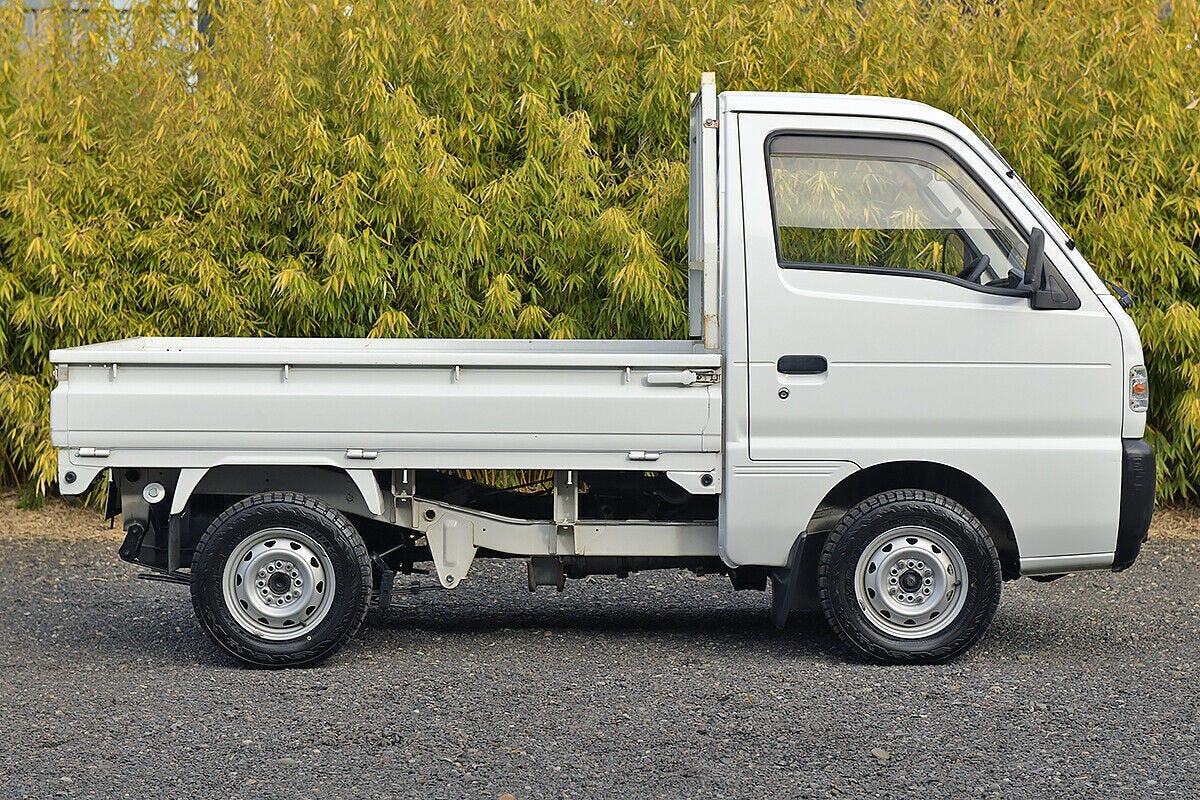 https://davidsclassiccars.com/images/full/low-mile-suzuki-carry-kei-truck-5-speed-4wd-axle-lock-el-gear-youtube-video-7.jpg