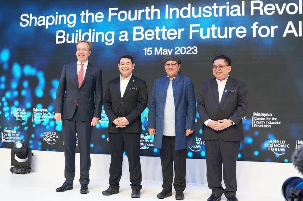 Centre For The Fourth Industrial Revolution Malaysia To Accelerate Green  Transition And Digital Transformation - Smart Investor Malaysia