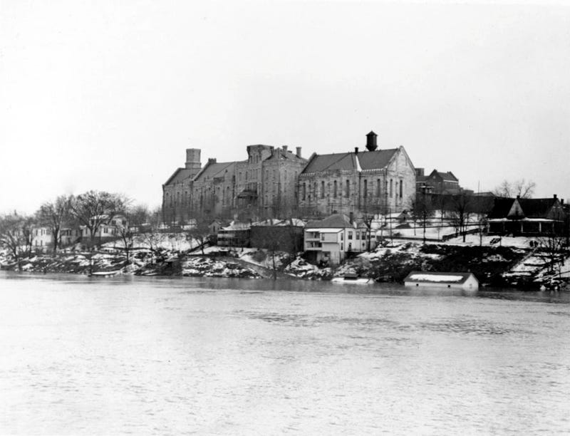 Eddyville Prison photographed during the Cumberland River Flood 1937, NashvilleCorps (CC BY-SA 2.0)