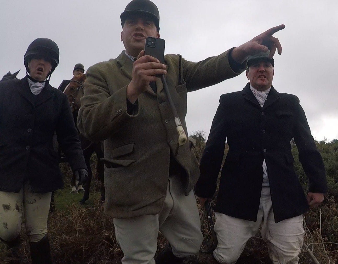 Quantock Stag Hounds attack sabs