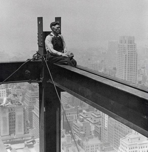 Taking a break during construction of the Empire State Building | Nyc  construction, Vintage photography, Old photos