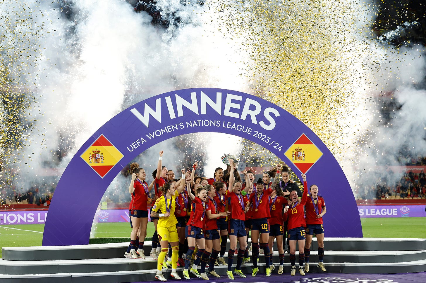 UEFA Nations League femenina: Así son el trofeo y el parche de campeonas de  la Selección Española de la primera Nations League femenina de la historia  | Marca