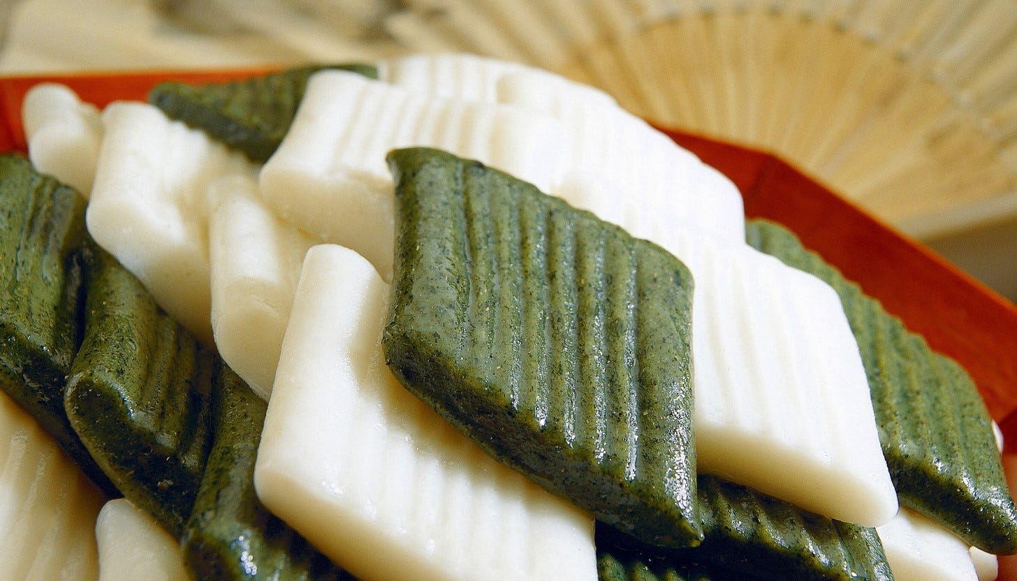 Jeolpyeon. Photo by wizdata, taken on 2 March 2006. [Source](http://www.freeqration.com/image/Asia-Korea-Food-Traditional-Culture-Rice-photos-1952465) 