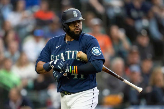 Mariners' Carlos Santana walked on just 3 balls after umpire mistake vs.  Angels - Yahoo Sports