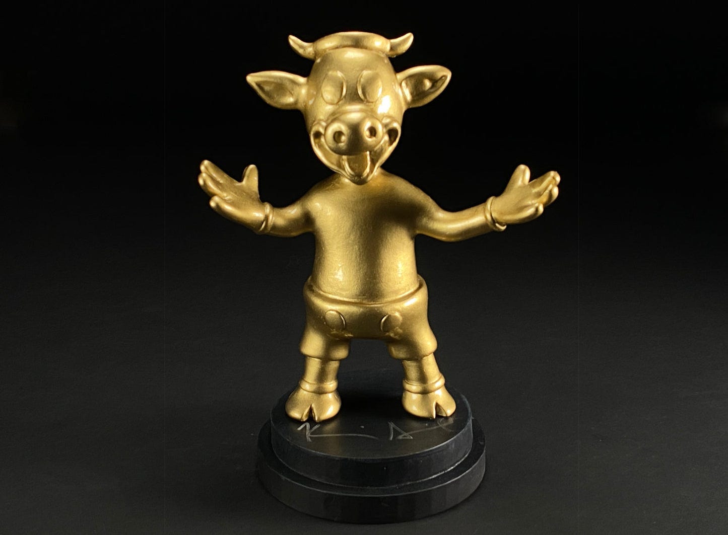 Mooby the Golden Calf – House of Kray