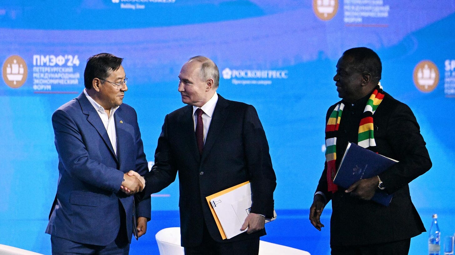 Bolivian President Luis Alberto Arce Catacora, Russian President Vladimir Putin and Zimbabwean President Emmerson Mnangagwa attend a plenary session of the St. Petersburg International Economic Forum - Sputnik International, 1920, 10.06.2024